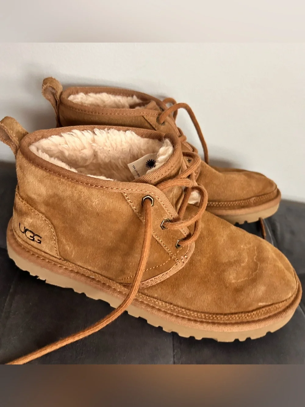 UGG Women's Neumel Chukka Chestnut Wool Suede Lace-Up Ankle Boots Sz 9